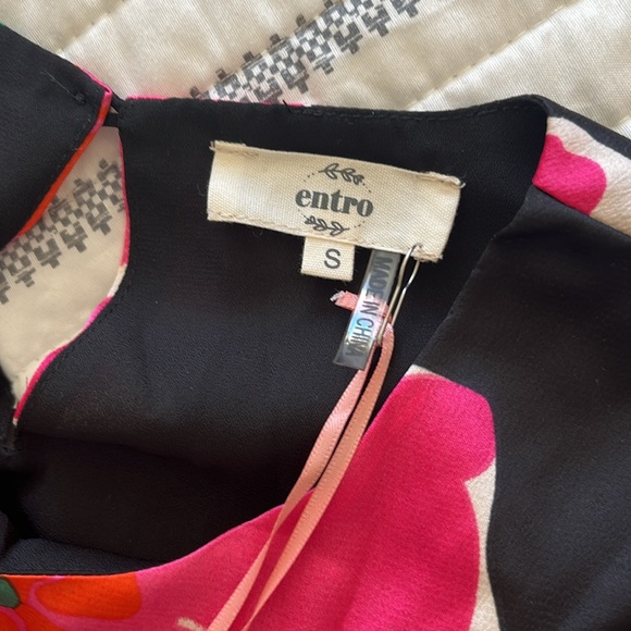 NWT Entro- Top - Picture 6 of 8